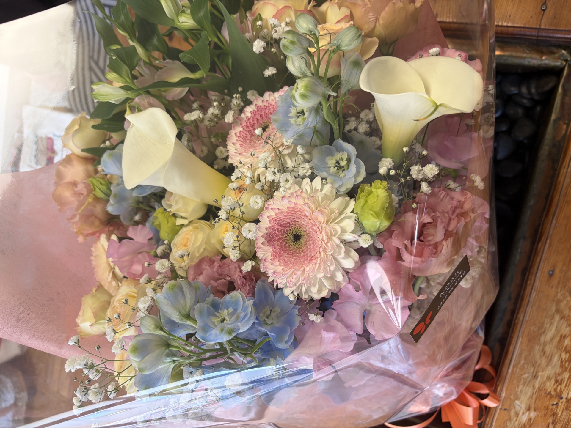 【 ２１２６ 】 感謝の気持ちを花束にのせて・・・。