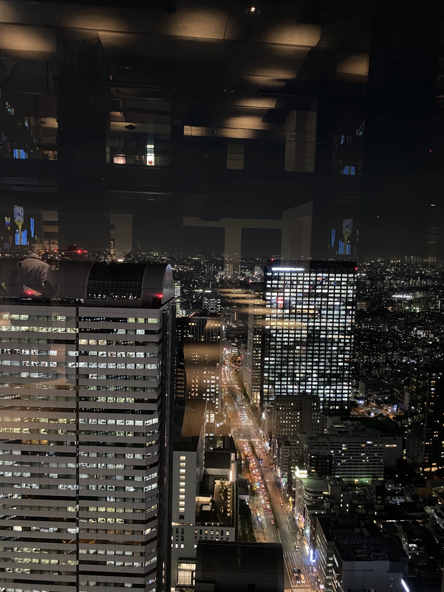 【１４９】　高層ビルとご当地グルメ